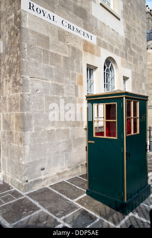 Des Portier Box & Straße unterzeichnen außen No1 royal crescent Museum in das UNESCO-Weltkulturerbe Stadt Bath, Somerset, Großbritannien Stockfoto