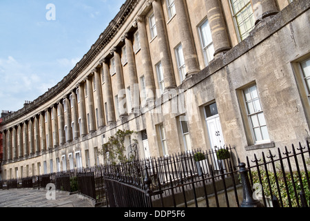 Die georgische, Royal Crescent, in die UNESCO-Weltkulturerbe Stadt Bath in Somerset, Großbritannien Stockfoto