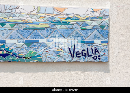 Fliesen Mosaik Artwork von Elizabeth Veglia am Ocean Springs Ende der Biloxi Bay Bridge in Mississippi, USA Stockfoto