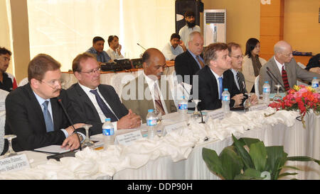 Islamabad, Pakistan. 5. September 2013. Abteilung Sekretär Wirtschafts-, sitzt Frau Nargis Sethi das d-10-Forum-treffen in Islamabad.  Handout von Pakistan Informtion Abteilung   (Foto: PID/Deanpictures/Alamy Live News Stockfoto