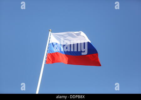 St. Petersburg, Russland. 05. Sep, 2013. Die russische Flagge Wellen über die Konstantin-Palast in Strelna in der Nähe von St. Petersburg, Russland, 5. September 2013. Der G20-Gipfel findet vom 05 bis 06 September statt. Foto: Kay Nietfeld/Dpa/Alamy Live News Stockfoto