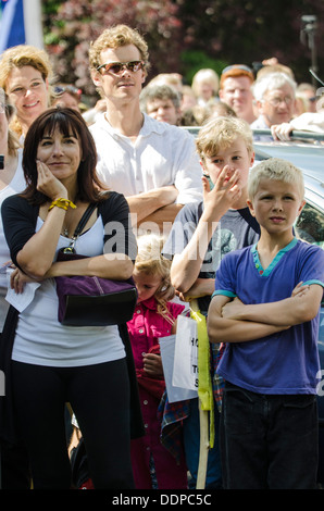 Menge am Gürtel es heraus Balcombe Event, Balcombe, West Sussex, für die Anti-Fracking Kampagne, 11. August 2013 Stockfoto