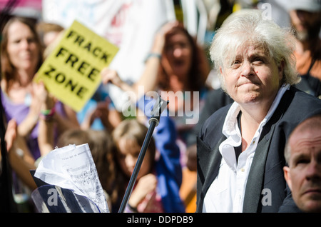 MJ Paranzino erklingt in "Gürtel es heraus Balcombe" Event, Balcombe, West Sussex, für die Anti-Fracking Kampagne, 11. August 2013 Stockfoto