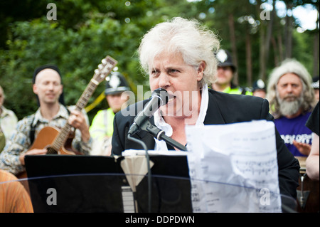 MJ Paranzino, Gürtel es heraus Balcombe Veranstaltung in Balcombe, West Sussex, für die Anti-Fracking Kampagne, 11. August 2013 Stockfoto