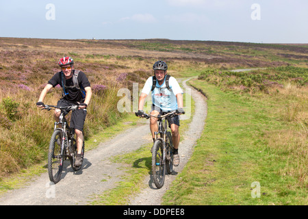 Mountainbiker auf dem Weg von Shropshire, Long Mynd, Shropshire, England, UK Stockfoto