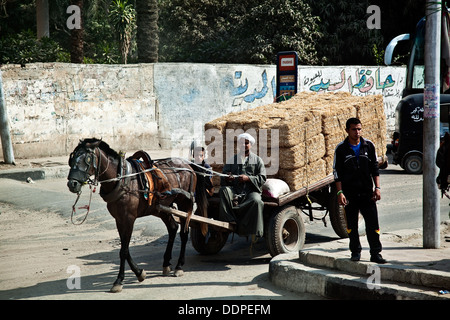 Straßenszene in Alexandria, Ägypten - Oktober 2011 Stockfoto