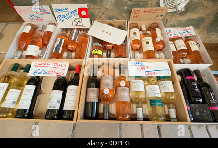 Eine Auswahl an Weinen zu verkaufen in n Valbonne, Cote d ' Azur, Frankreich Stockfoto
