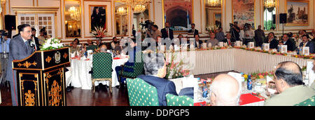 Islamabad, Pakistan. 5. September 2013. Präsident Asif Ali Zardari Adressierung anlässlich des Abschieds-Mittagessen veranstaltete ihm zu Ehren des Premierministers House, Islamabad am 5. September 2013 Handout von Pakistan Informtion Abteilung   (Foto: PID/Deanpictures/Alamy Live News Stockfoto