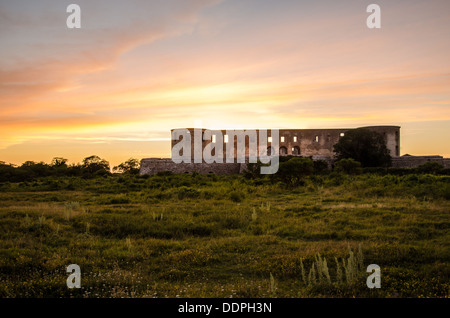 Sonnenuntergang an der berühmten Schloss Borgholm auf der Insel Öland in Schweden Stockfoto