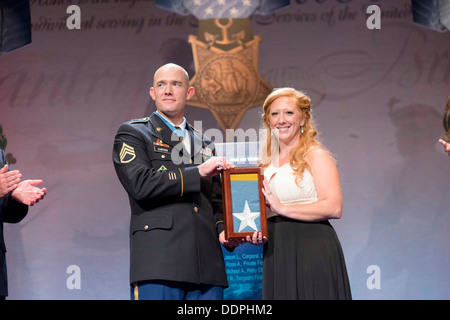 Medal Of Honor Halle der Helden Induktion Zeremonie zu Ehren der US Army Staff Sgt Ty Michael Carter, in der Aula des Pentagon, 27. August 2013. Stockfoto