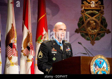 Medal Of Honor Halle der Helden Induktion Zeremonie zu Ehren der US Army Staff Sgt Ty Michael Carter, in der Aula des Pentagon, 27. August 2013. Stockfoto