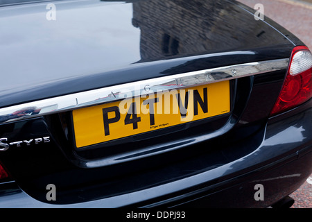Personalisierte Kennzeichen auf Jaguar S Type UK Stockfoto