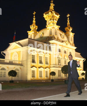 St. Petersburg, Russland. 05. Sep, 2013. US-Präsident Barack Obama geht im Peterhof Palast des G20-Gipfels in St. Petersburg, Russland, 5. September 2013. Der G20-Gipfel findet vom 05 bis 06 September statt. Foto: Kay Nietfeld/Dpa/Alamy Live News Stockfoto
