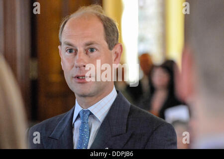 Belfast, Nordirland, 5. September 2013 - trifft Prinz Edward Herzog von Edinburgh Gold Preisträger in Belfast Credit: Stephen Barnes/Alamy Live News Stockfoto