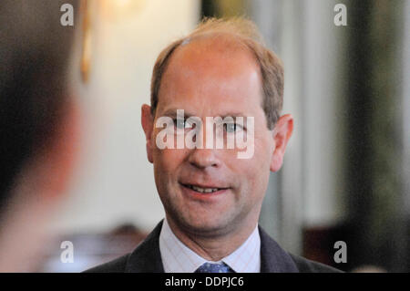 Belfast, Nordirland, 5. September 2013 - trifft Prinz Edward Herzog von Edinburgh Gold Preisträger in Belfast Credit: Stephen Barnes/Alamy Live News Stockfoto