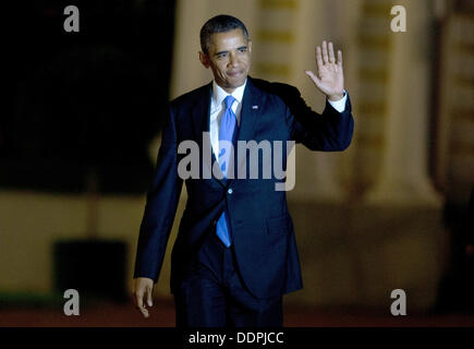St. Petersburg, Russland. 05. Sep, 2013. US-Präsident Barack Obama ist im Peterhof Palast des G20-Gipfels in St. Petersburg, Russland, 5. September 2013 gehen. Der G20-Gipfel findet vom 05 bis 06 September statt. Foto: Kay Nietfeld/Dpa/Alamy Live News Stockfoto