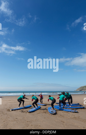 Surfkurs auf Croyde Strand, Devon Stockfoto