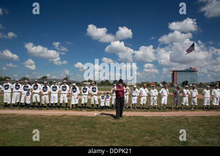 Detroit, Michigan - ein Vintage base Ball Spiel zwischen den Sternen Wyandotte und Saginaw Old Gold, mit Regeln aus den 1860er Jahren. Stockfoto