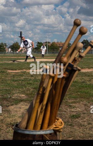 Detroit, Michigan - ein Vintage base Ball Spiel zwischen den Sternen Wyandotte und Saginaw Old Gold, mit Regeln aus den 1860er Jahren. Stockfoto