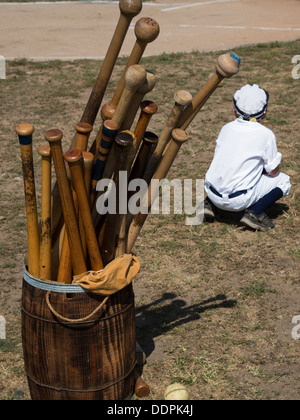 Detroit, Michigan - ein Vintage base Ball Spiel zwischen den Sternen Wyandotte und Saginaw Old Gold, mit Regeln aus den 1860er Jahren. Stockfoto