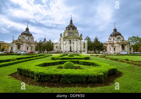 Die berühmte Szechenyi (Szechenyi) Thermische Bäder, Spa und Swimming Pool Inin Városliget (Hauptstadt Park von Budapest) Ungarn Stockfoto