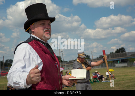 Detroit, Michigan - ein Vintage base Ball Spiel zwischen den Sternen Wyandotte und Saginaw Old Gold, mit Regeln aus den 1860er Jahren. Stockfoto