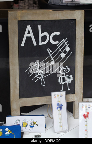 Tafel mit ABC in Noten geschrieben Stockfoto