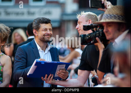 London, UK - 5. September 2013: Andy Serkis Autogramme bei der Diana-Weltpremiere im Odeon-Kino am Leicester Square. Bildnachweis: Piero Cruciatti/Alamy Live-Nachrichten Stockfoto
