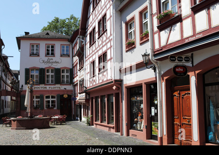 Fachwerkhäuser im Kirschgarten (Kirschgarten) Bezirk aus Mainz. Stockfoto