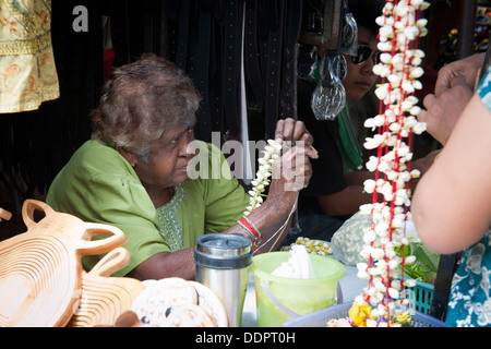 Indische Standbesitzer auf einem Markt in Kuala Lumpur, Malaysia Stockfoto