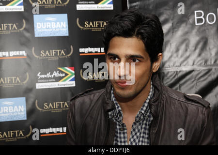 Durban, Südafrika. 5. September, stellt 2013.Bollywood Sterne Sidharth Malhotra sich die Medien in Durban, Südafrika, wo er die Südafrika Indien Film und Television Awards teilnimmt. : Bildnachweis Giordano Stolley: Giordano Stolley/Alamy Live-Nachrichten Stockfoto