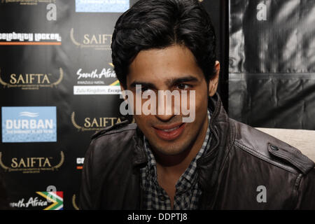 Durban, Südafrika. 5. September, stellt 2013.Bollywood Sterne Sidharth Malhotra sich die Medien in Durban, Südafrika, wo er die Südafrika Indien Film und Television Awards teilnimmt. : Bildnachweis Giordano Stolley: Giordano Stolley/Alamy Live-Nachrichten Stockfoto