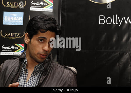 Durban, Südafrika. 5. September, stellt 2013.Bollywood Sterne Sidharth Malhotra sich die Medien in Durban, Südafrika, wo er die Südafrika Indien Film und Television Awards teilnimmt. : Bildnachweis Giordano Stolley: Giordano Stolley/Alamy Live-Nachrichten Stockfoto