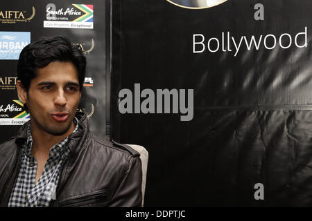 Durban, Südafrika. 5. September, stellt 2013.Bollywood Sterne Sidharth Malhotra sich die Medien in Durban, Südafrika, wo er die Südafrika Indien Film und Television Awards teilnimmt. : Bildnachweis Giordano Stolley: Giordano Stolley/Alamy Live-Nachrichten Stockfoto