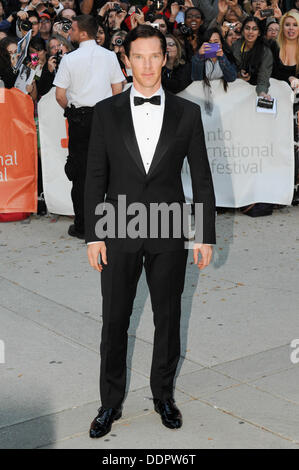 Toronto, Ontario, Kanada. 5. September 2013. Schauspieler BENEDICT CUMBERBATCH kommt bei "The Fifth Estate" Premiere im 2013 Toronto International Film Festival am 5. September 2013 in Toronto, Kanada Kredit: Igor Vidyashev/ZUMAPRESS.com/Alamy Live News Stockfoto