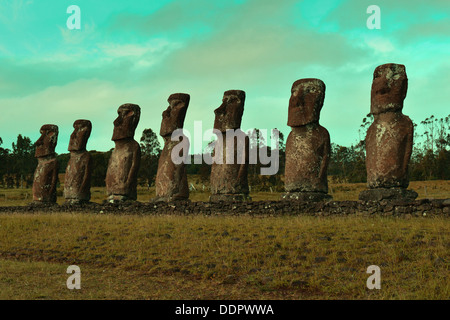 Moai monolithischen menschliche Figuren geschnitzt von Rapa Nui auf der Osterinsel Stockfoto