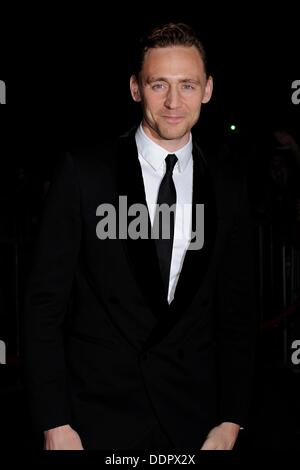 Toronto, ON, Canada. 5. September 2013. Tom Hiddleston im Ankunftsbereich für nur Liebhaber links lebendig Premiere auf dem Toronto International Film Festival, Ryerson Theatre, Toronto, ON 5. September 2013. Bildnachweis: Nicole Springer/Everett Collection/Alamy Live-Nachrichten Stockfoto