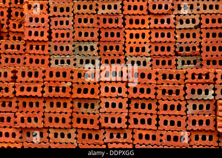 Stapel aus rotem Backstein für prepairing für den Bau Stockfoto