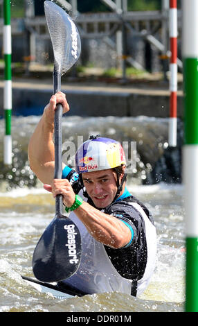 Prag, Tschechische Republik. 5. September 2013. Tschechische Canoist Vavrinecund Hradilek, Gewinner der Silbermedaille von den Olympischen Spielen 2012 wird während des Trainings vor der ICF Canoe Slalom World Cup 2013 in Prag, Tschechische Republik, 5. September 2013 gesehen. Bildnachweis: Roman Vondrous/CTK Foto/Alamy Live-Nachrichten Stockfoto