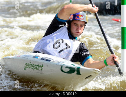 Prag, Tschechische Republik. 5. September 2013. Tschechische Canoist Vavrinecund Hradilek, Gewinner der Silbermedaille von den Olympischen Spielen 2012 wird während des Trainings vor der ICF Canoe Slalom World Cup 2013 in Prag, Tschechische Republik, 5. September 2013 gesehen. Bildnachweis: Roman Vondrous/CTK Foto/Alamy Live-Nachrichten Stockfoto