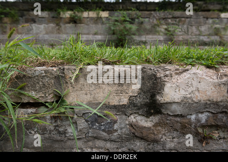 Ming-Gräber, Nanjing, China. Detail der Terrasse unter der Xiaoling-Halle. Die Inschrift auf dem Stein identifiziert den Hersteller. Stockfoto