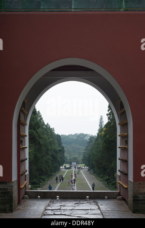 Ming-Gräber, Nanjing, China. Die Wen Wu Fang Männer (das Tor des Civil und Militär). Stockfoto