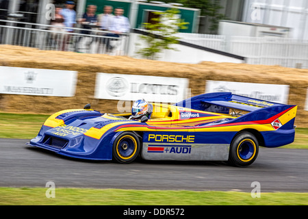 1973-Porsche 917/30 CanAm-Racer mit Fahrer Derek Bell auf die 2013 Goodwood Festival of Speed, Sussex, UK. Stockfoto