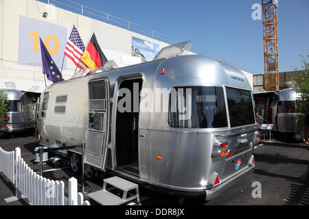 Düsseldorf, Deutschland. 05. Sep, 2013. Düsseldorf - 4 SEPTEMBER: Airstream Wohnwagen auf dem Caravan Salon Ausstellung 2013 am 4. September 2013 in Düsseldorf Credit: Philippos/Alamy Live-Nachrichten Stockfoto