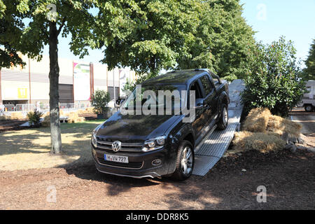 Düsseldorf, Deutschland. 05. Sep, 2013. Düsseldorf - SEPTEMBER 4: Volkswagen Tamarok Präsentation auf dem Caravan Salon Ausstellung 2013 am 4. September 2013 in Düsseldorf, Deutschland. Bildnachweis: Philippos/Alamy Live-Nachrichten Stockfoto