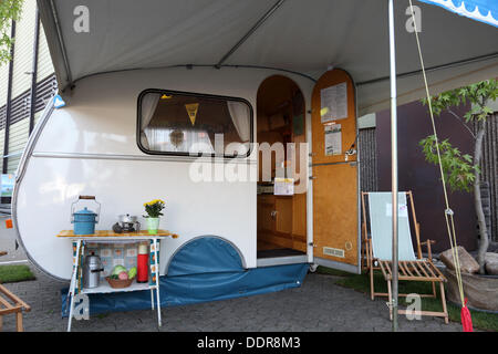 Düsseldorf, Deutschland. 05. Sep, 2013. Düsseldorf - SEPTEMBER 4: Historische Dethleffs Wohnwagen auf dem Caravan Salon Ausstellung 2013 am 4. September 2013 in Düsseldorf, Deutschland. Bildnachweis: Philippos/Alamy Live-Nachrichten Stockfoto