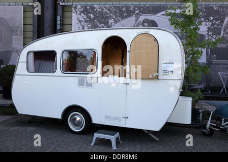 Düsseldorf, Deutschland. 05. Sep, 2013. Düsseldorf - SEPTEMBER 4: Historische Dethleffs Wohnwagen auf dem Caravan Salon Ausstellung 2013 am 4. September 2013 in Düsseldorf, Deutschland. Bildnachweis: Philippos/Alamy Live-Nachrichten Stockfoto