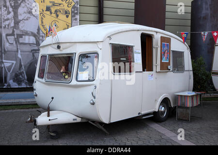 Düsseldorf, Deutschland. 05. Sep, 2013. Düsseldorf - SEPTEMBER 4: Historische Cheltenham Wohnwagen auf dem Caravan Salon Ausstellung 2013 am 4. September 2013 in Düsseldorf, Deutschland. Bildnachweis: Philippos/Alamy Live-Nachrichten Stockfoto