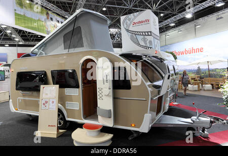 Düsseldorf, Deutschland. 05. Sep, 2013. Düsseldorf - 4 SEPTEMBER: Dethleffs Tourist Wohnwagen auf dem Caravan Salon Ausstellung 2013 am 4. September 2013 in Düsseldorf, Deutschland. Bildnachweis: Philippos/Alamy Live-Nachrichten Stockfoto