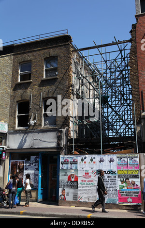 Riot-Schäden ab 2011 Unruhen noch sichtbar in einem Peckham Street, London, SE15, England Stockfoto